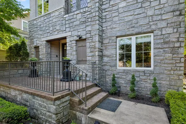 301 32nd Ave #S, Nashville, TN 37212