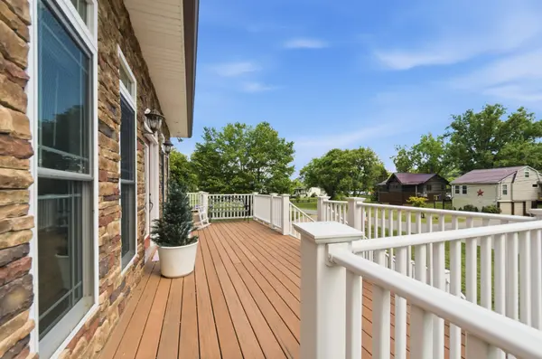 1024 Cumberland Dr, Chapmansboro, TN 37035