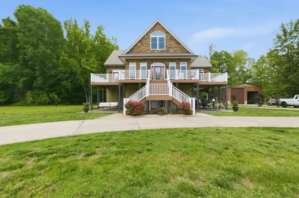 1024 Cumberland Dr, Chapmansboro, TN 37035