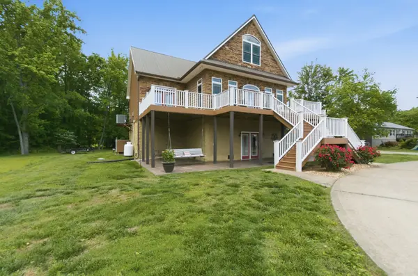 1024 Cumberland Dr, Chapmansboro, TN 37035