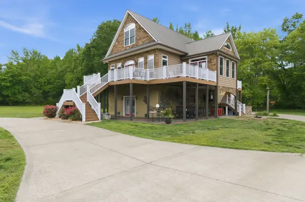 1024 Cumberland Dr, Chapmansboro, TN 37035