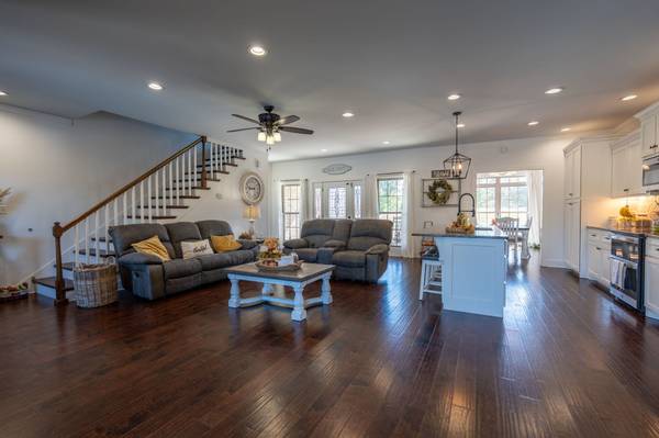 562 Double Eagle Dr, Summertown, TN 38483