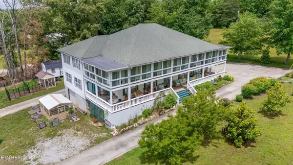34 Rozzel Rd, Pikeville, TN 37367
