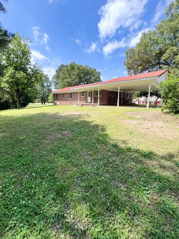 1155 S Main St, Lexington, TN 38351