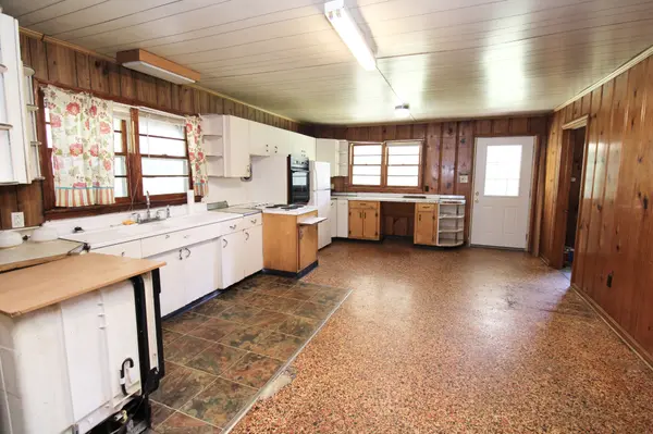 1155 S Main St, Lexington, TN 38351