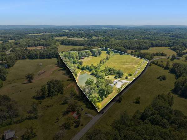8272 Burgess Falls Rd, Baxter, TN 38544