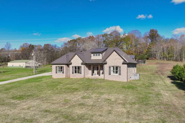 2189 Double Branch Rd, Columbia, TN 38401