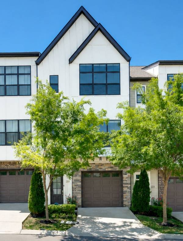 221 Stonecrest Cir, Nashville, TN 37209