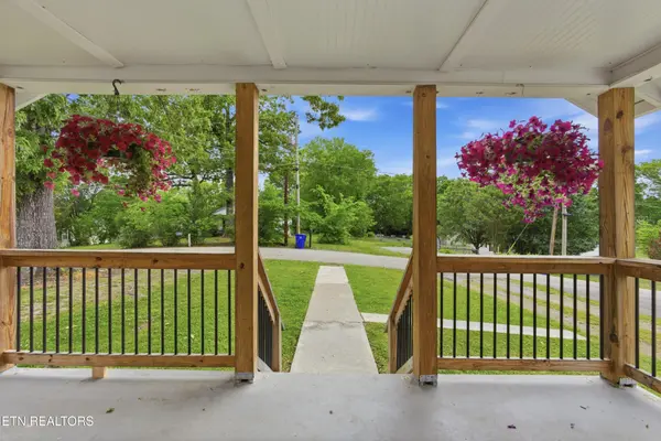 118 Woody Ave, Harriman, TN 37748