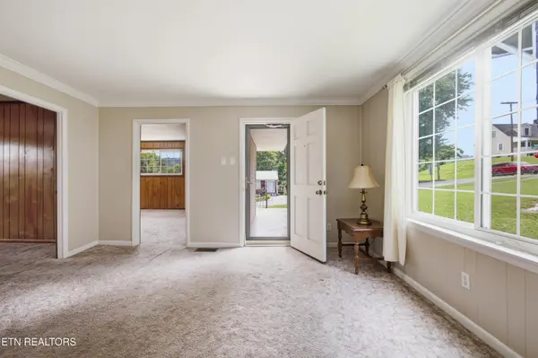 905 Cumberland St, Harriman, TN 37748