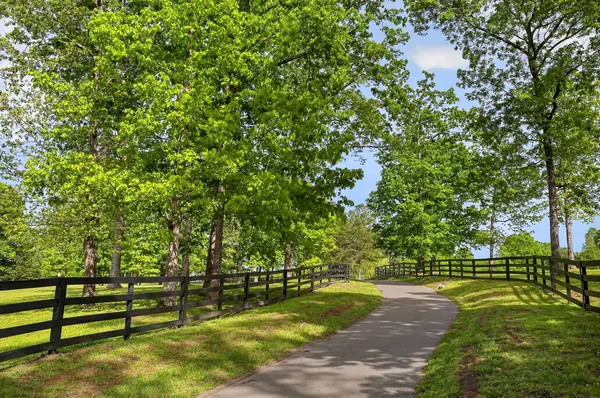 933 John Henry Lewis Rd, Dunlap, TN 37327