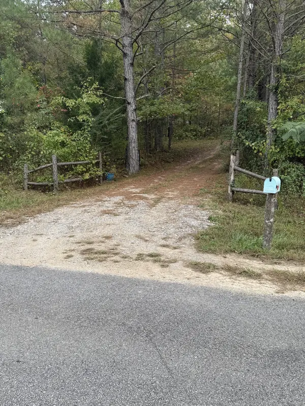 646 Brush Creek Rd, Lawrenceburg, TN 38464