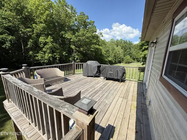 1045 Pearl Hinds Rd, Jamestown, TN 38556
