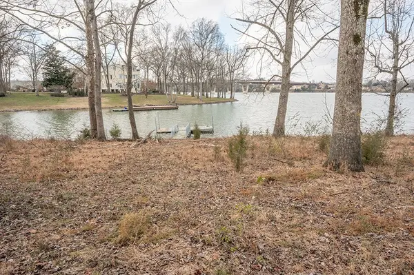255 Cherokee Dock Rd, Lebanon, TN 37087