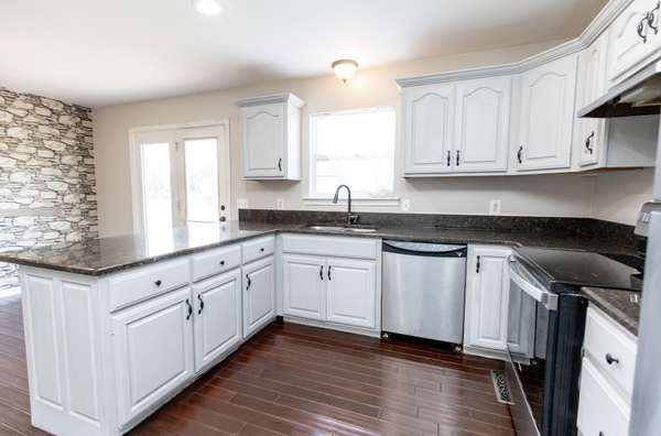 443 Clearview Rd, Cottontown, TN 37048