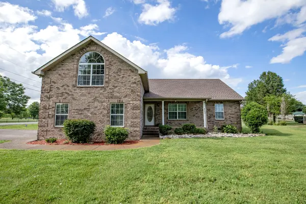 443 Clearview Rd, Cottontown, TN 37048