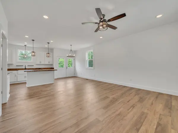 5800 Sanders rd, Lyles, TN 37098