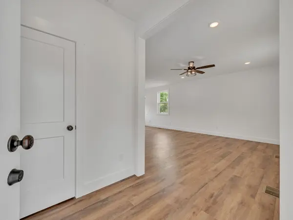 5800 Sanders rd, Lyles, TN 37098