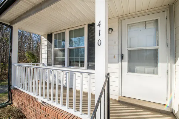 410 Roselawn Dr, Clarksville, TN 37042