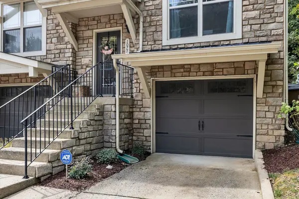 1077 Woodbury Falls Dr, Nashville, TN 37221