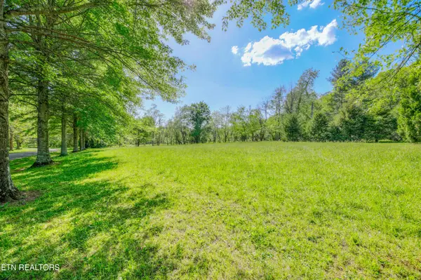 2122 Walden Cove Way, Sevierville, TN 37862