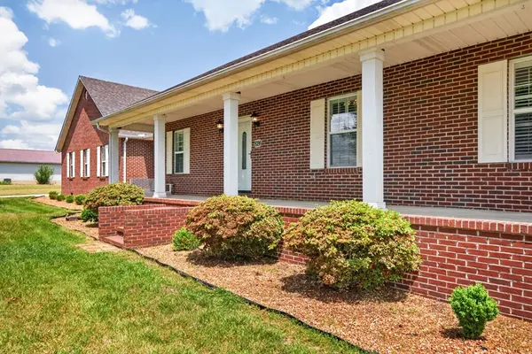 826 Boatman Rd, Cookeville, TN 38506