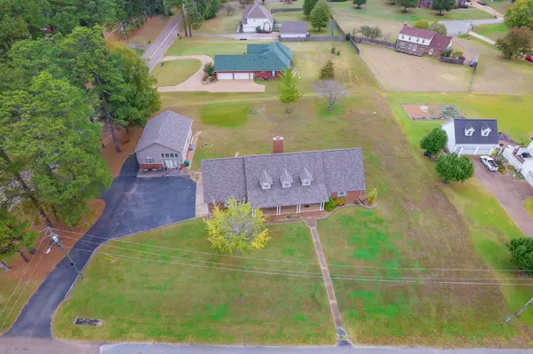 812 Pipkin Rd, Jackson, TN 38305