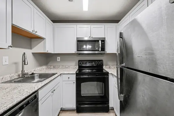 500 Paragon Mills Rd #N15, Nashville, TN 37211