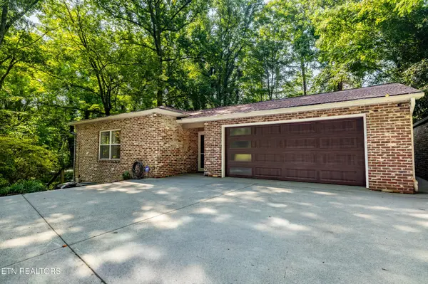 2513 SW Lakemoor Drive, Knoxville, TN 37920