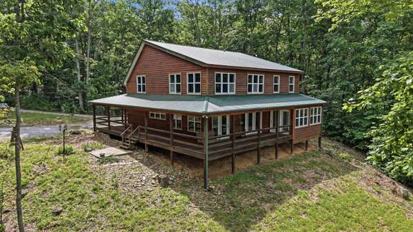 705 N Campbell Rd, Altamont, TN 37301