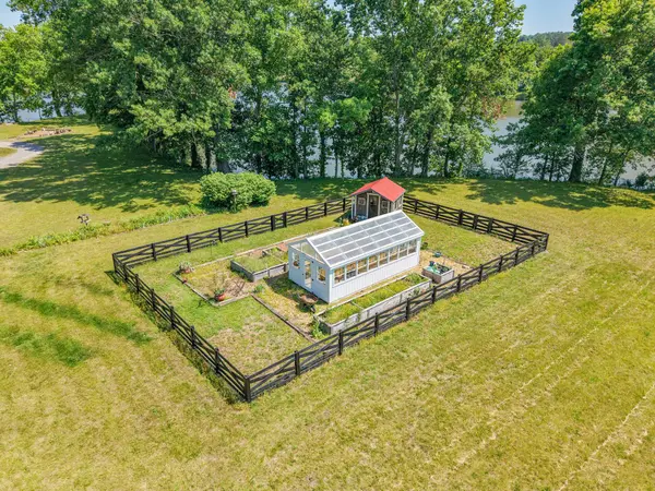 1050 Sunrise Cir, Ashland City, TN 37015