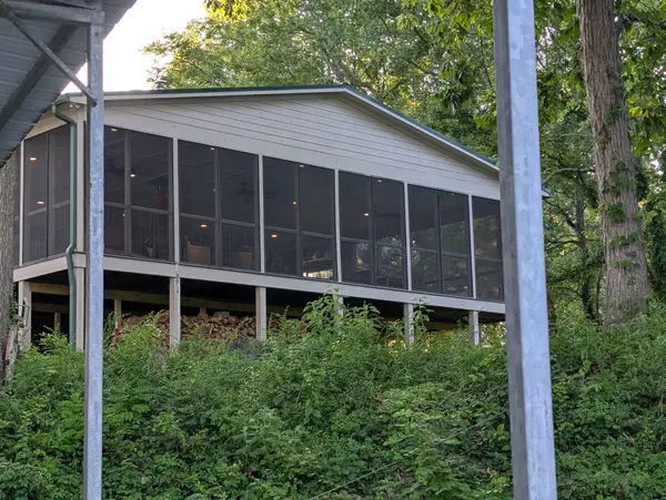 1050 Sunrise Cir, Ashland City, TN 37015