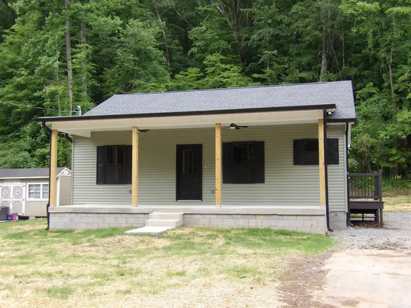 302 W Richland Ave, Waverly, TN 37185