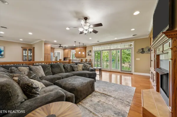 2177 Riverview Drive, Dandridge, TN 37725