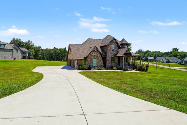1043 Emerald Valley Dr, Castalian Springs, TN 37031