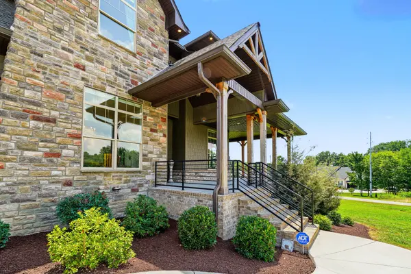 1043 Emerald Valley Dr, Castalian Springs, TN 37031
