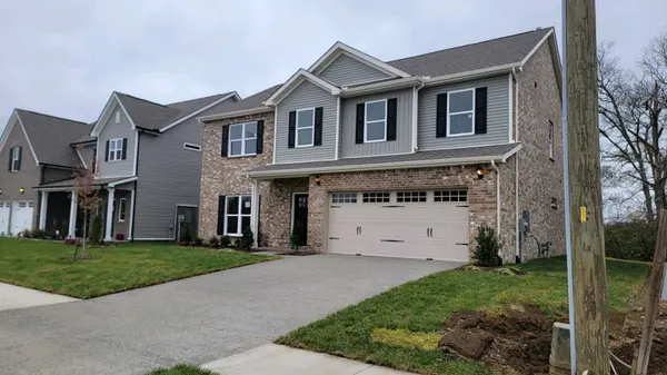 1044 Wickshire Dr, Gallatin, TN 37066