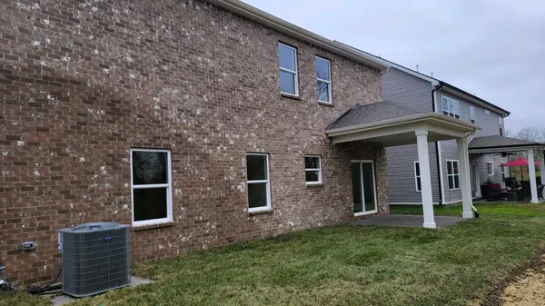 1044 Wickshire Dr, Gallatin, TN 37066