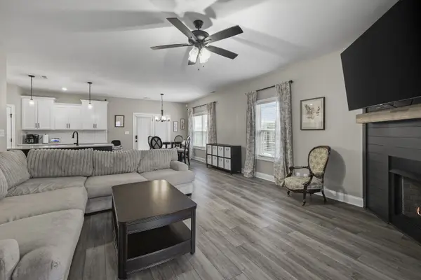 991 Cherry Blossom Ln, Clarksville, TN 37040