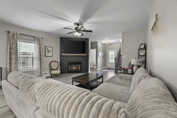 991 Cherry Blossom Ln, Clarksville, TN 37040