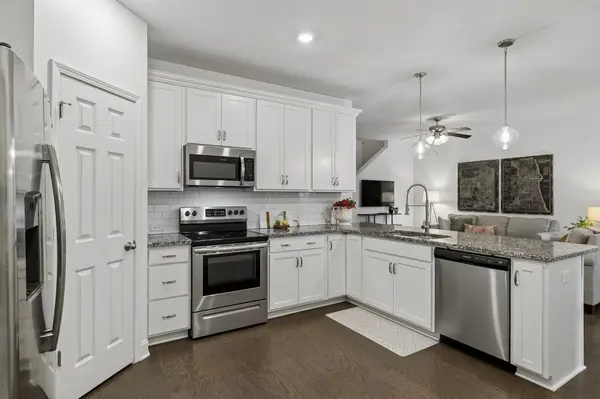 2330 Laurelstone Dr, Murfreesboro, TN 37130