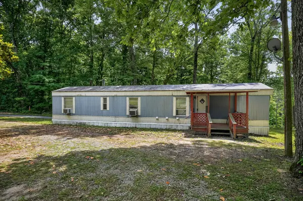 5682 Pates Ford Rd, Smithville, TN 37166