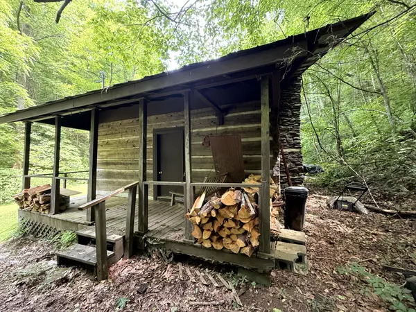 2110 Duck Pond Ln, Sevierville, TN 37876