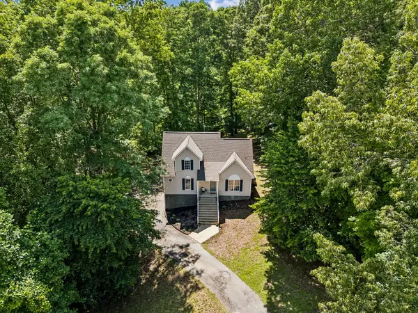 546 Lauren Park Dr, Burns, TN 37029