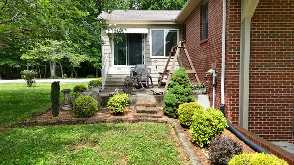 2465 Bybee Chapel Rd, Rock Island, TN 38581