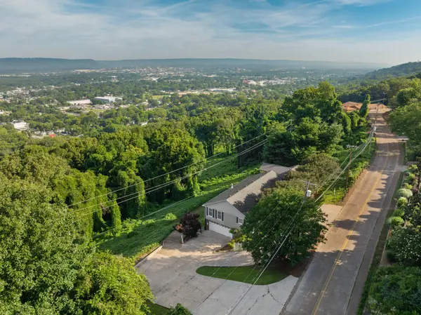 661 S Crest Road, Chattanooga, TN 37404
