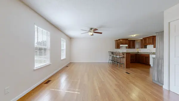 100 Waggoner St, Decherd, TN 37324