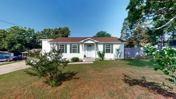100 Waggoner St, Decherd, TN 37324