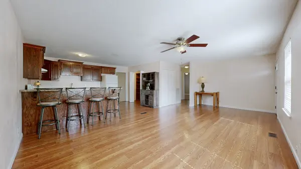 100 Waggoner St, Decherd, TN 37324