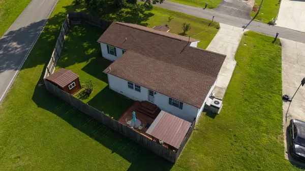 100 Waggoner St, Decherd, TN 37324